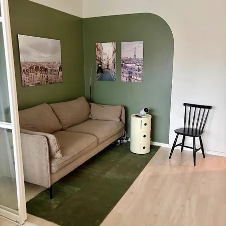Beautiful Minimalist Next To The Train Station Apartment *