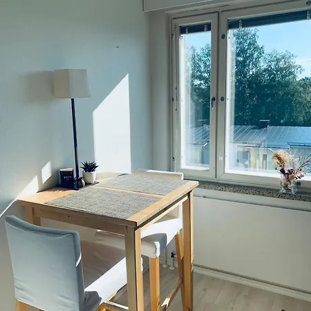 Apartment Beautiful Minimalist Next To The Train Station *